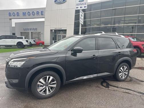 2023 Nissan Pathfinder SL