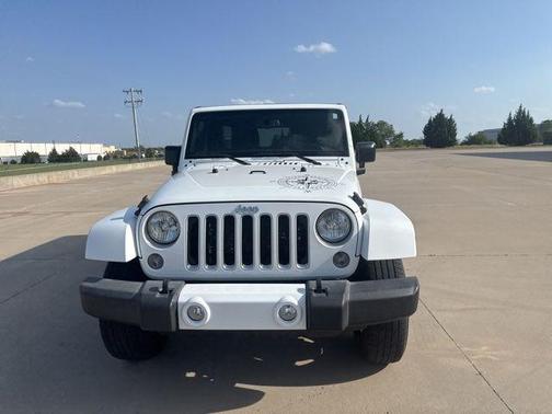 Bright White Clearcoat 2016 Jeep Wrangler Unlimited Sahara