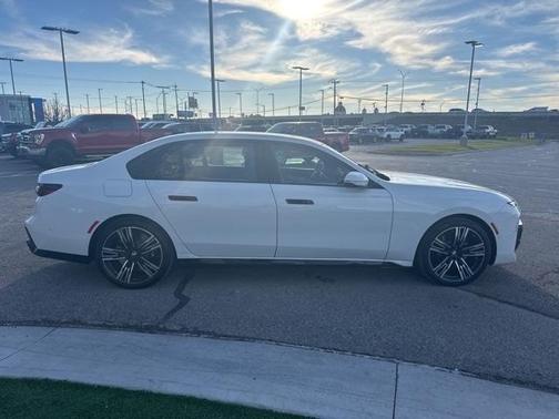 2023 BMW 760 760i xDrive