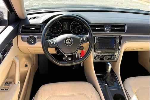 2017 Volkswagen Passat 1.8T R-Line