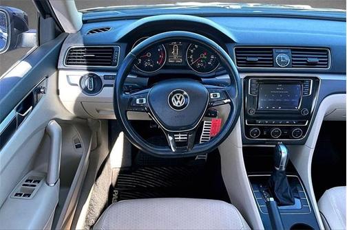 2017 Volkswagen Passat 1.8T R-Line