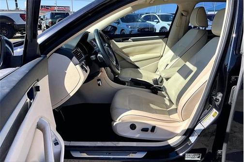 2017 Volkswagen Passat 1.8T R-Line