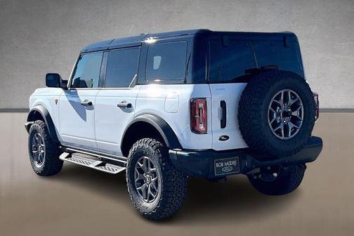 Oxford White 2025 Ford Bronco Badlands