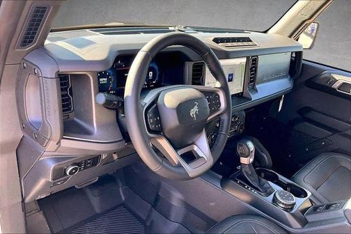 Oxford White 2025 Ford Bronco Badlands