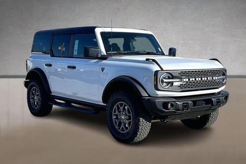 Oxford White 2025 Ford Bronco Badlands