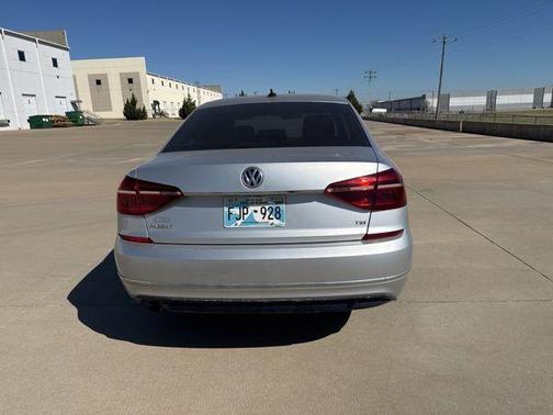 Reflex Silver Metallic 2017 Volkswagen Passat 1.8T R-Line