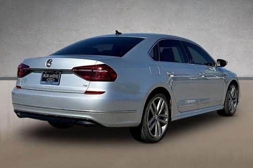 2017 Volkswagen Passat 1.8T R-Line