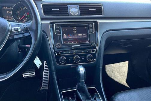 2017 Volkswagen Passat 1.8T R-Line