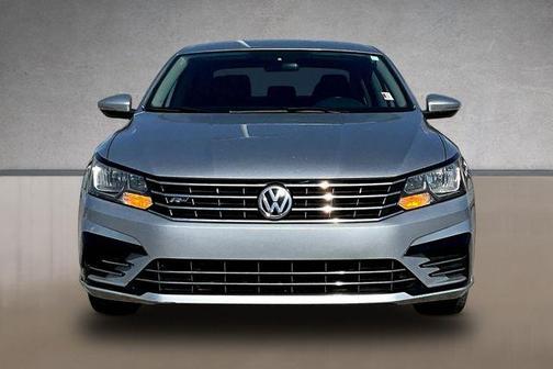 2017 Volkswagen Passat 1.8T R-Line