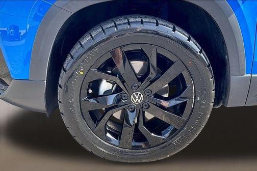 Cornflower Blue 2022 Volkswagen Taos 1.5T SE