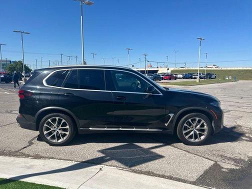 Black Sapphire Metallic 2024 BMW X5 xDrive40i