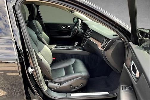 2021 Volvo S60 T5 Momentum