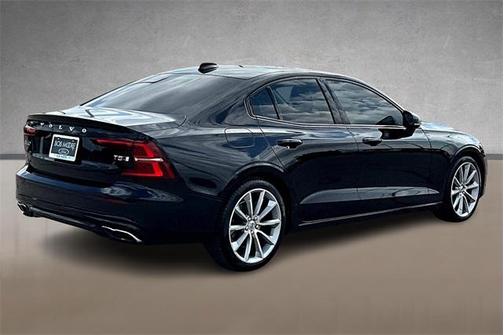 2021 Volvo S60 T5 Momentum