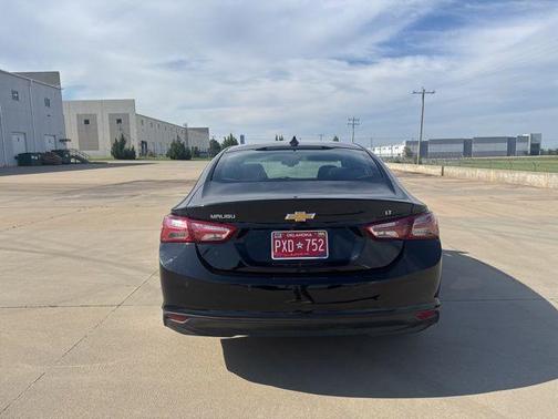 Mosaic Black Metallic 2020 Chevrolet Malibu LT
