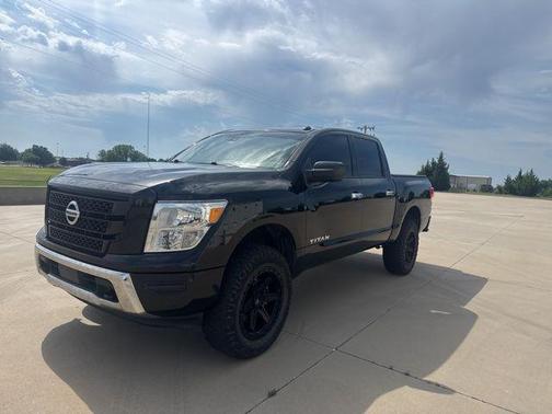 Black 2021 Nissan Titan SV