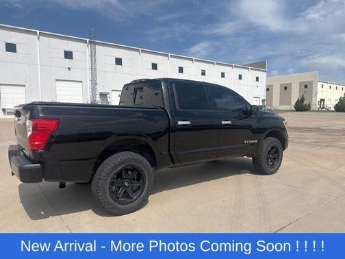 Black 2021 Nissan Titan SV