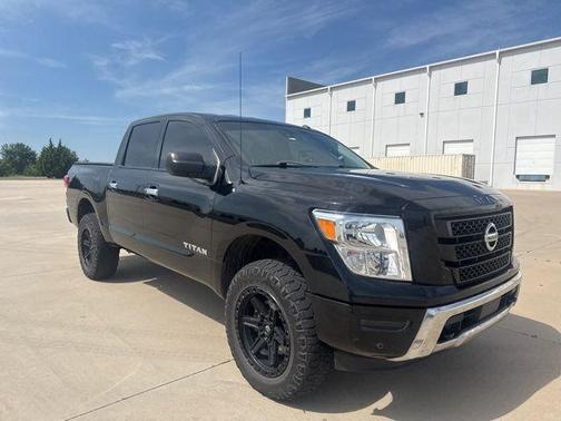 Black 2021 Nissan Titan SV