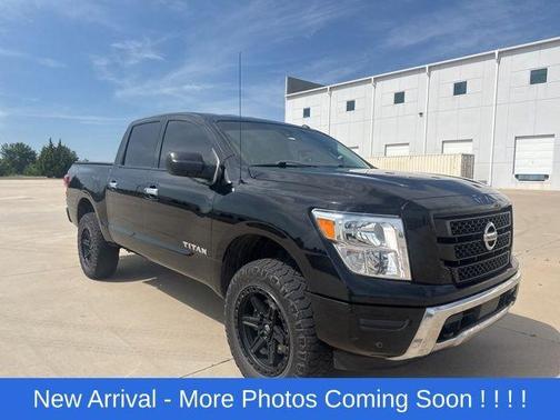 Black 2021 Nissan Titan SV