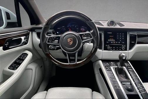 White 2018 Porsche Macan