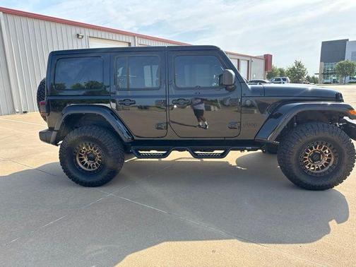 Black Clearcoat 2025 Jeep Wrangler Sahara