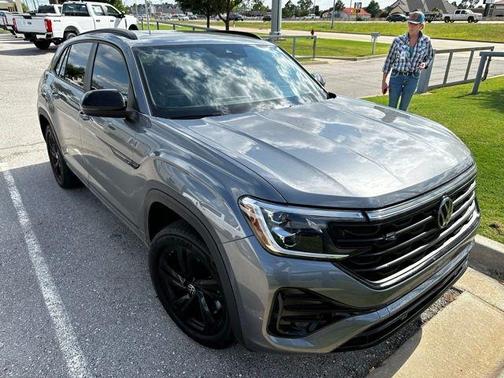 Platinum Gray Metallic 2025 Volkswagen Atlas Cross Sport 2.0T SEL R-Line Black