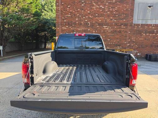 Brilliant Black Crystal Pearlcoat 2017 RAM 1500 Night Quad Cab 4x4 6'4' Box