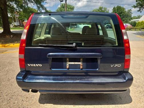 1999 Volvo V70 Base 4dr Wagon