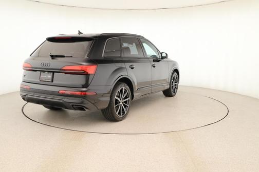 2025 Audi Q7 45 Premium Plus