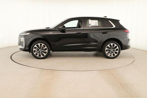 Mythos Black Metallic 2026 Audi Q3 S line