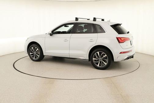 Glacier White Metallic 2023 Audi Q5 45 S line Premium Plus