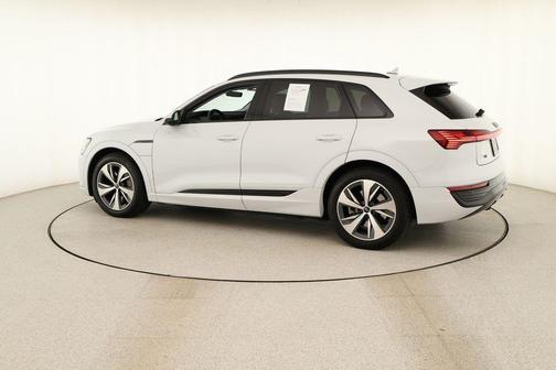Glacier White Metallic 2024 Audi Q8 e-tron Premium