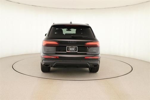 2026 Audi Q7 45 Premium Plus