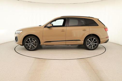 Sakhir Gold Metallic 2025 Audi Q7 45 Premium Plus