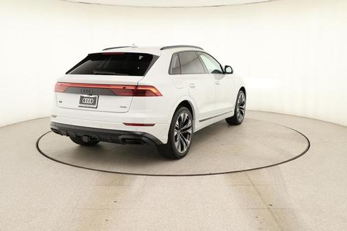Glacier White Metallic 2026 Audi Q8