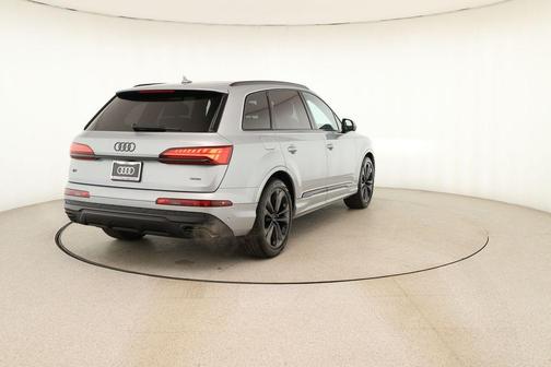 2026 Audi Q7 55 Premium Plus