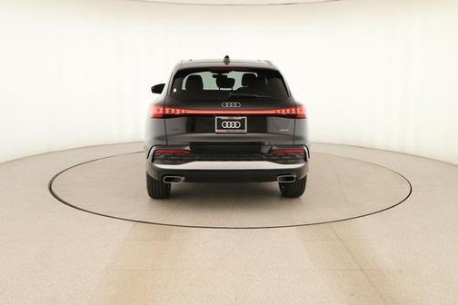 Mythos Black Metallic 2026 Audi Q5