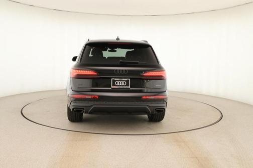 2026 Audi Q7 45 Premium