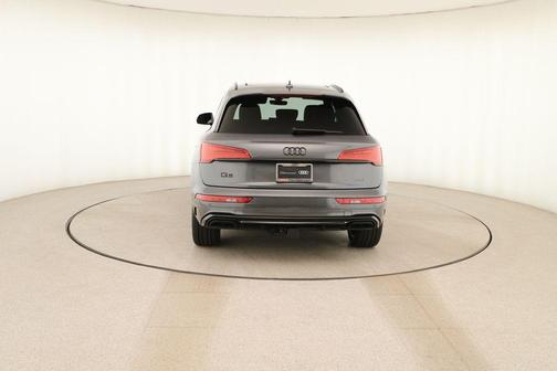 Daytona Gray Pearl Effect 2025 Audi Q5 55 S line quattro Premium