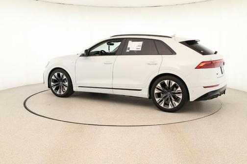 2025 Audi Q8 55 Premium