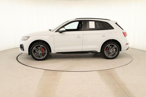 Glacier White Metallic 2025 Audi Q5 55 S line quattro Premium