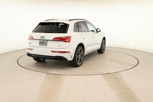 Glacier White Metallic 2025 Audi Q5 55 S line quattro Premium