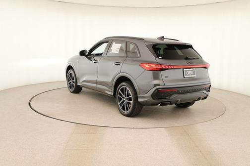 Daytona Gray Pearl 2026 Audi Q5 PLUS