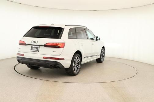 2026 Audi Q7 45 Premium Plus