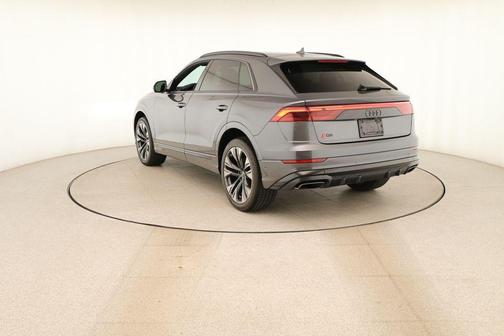 Daytona Gray Pearl Effect 2024 Audi Q8 55 Premium