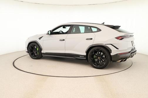 2023 Lamborghini Urus Performante