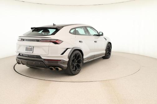 2023 Lamborghini Urus Performante