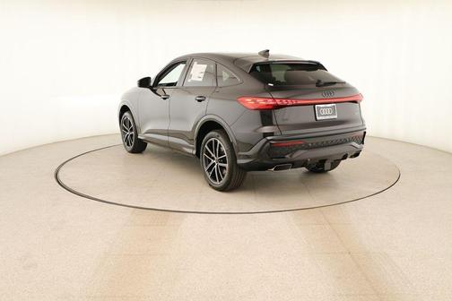 Mythos Black Metallic 2026 Audi Q5 PLUS