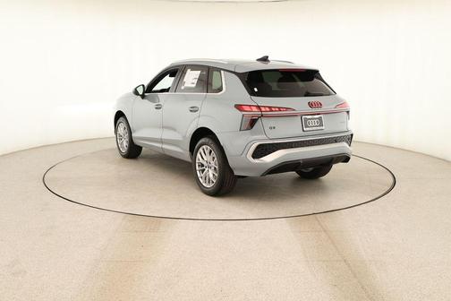 Arrow Gray Pearl 2026 Audi Q3 S line
