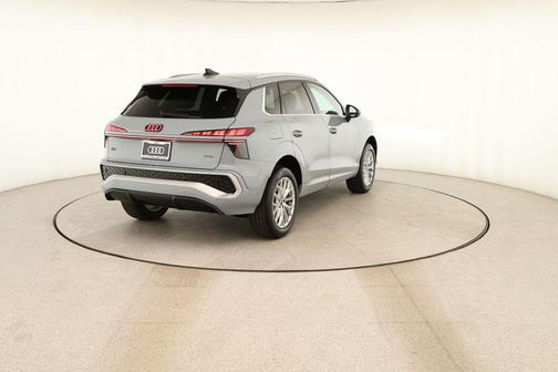 Arrow Gray Pearl 2026 Audi Q3 S line