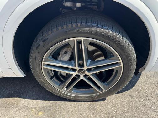 2022 Audi Q5 e 55 S line quattro Premium